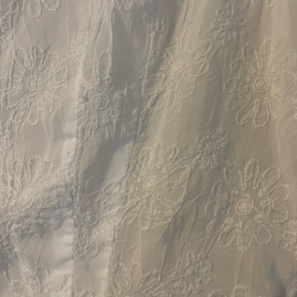 Johnny Was White Floral Embroidered Snap Down Top. Like New!! - Picture 7 of 11